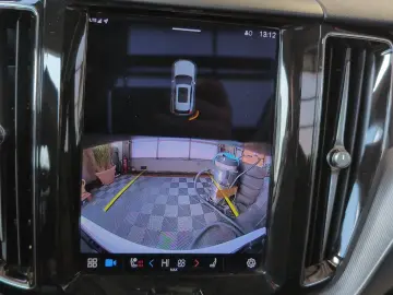 VOLVO XC60 B5 AWD R-Kam Panor Harman Voll-LED Lenkradh