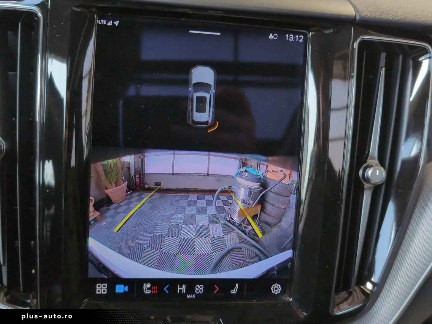 VOLVO XC60 B5 AWD R-Kam Panor Harman Voll-LED Lenkradh