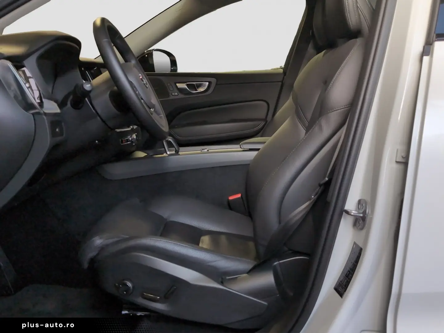 VOLVO XC60 B5 AWD R-Kam Panor Harman Voll-LED Lenkradh