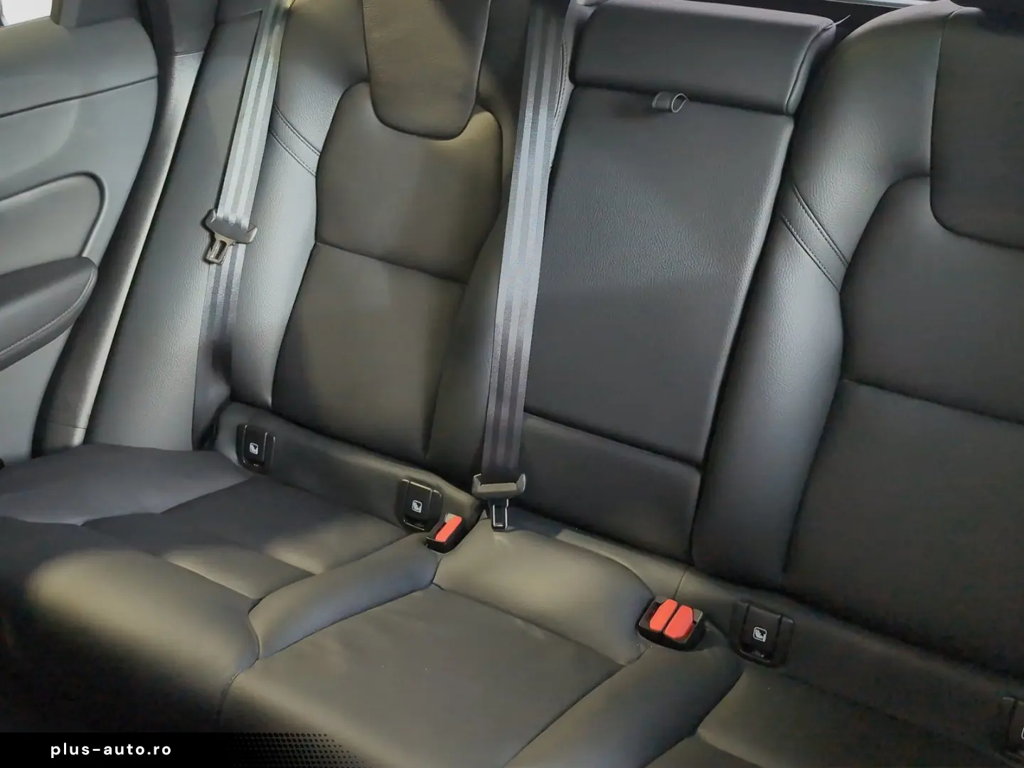 VOLVO XC60 B5 AWD R-Kam Panor Harman Voll-LED Lenkradh