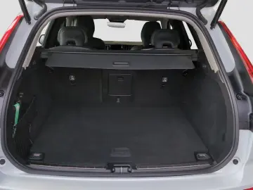 VOLVO XC60 B5 AWD R-Kam Panor Harman Voll-LED Lenkradh