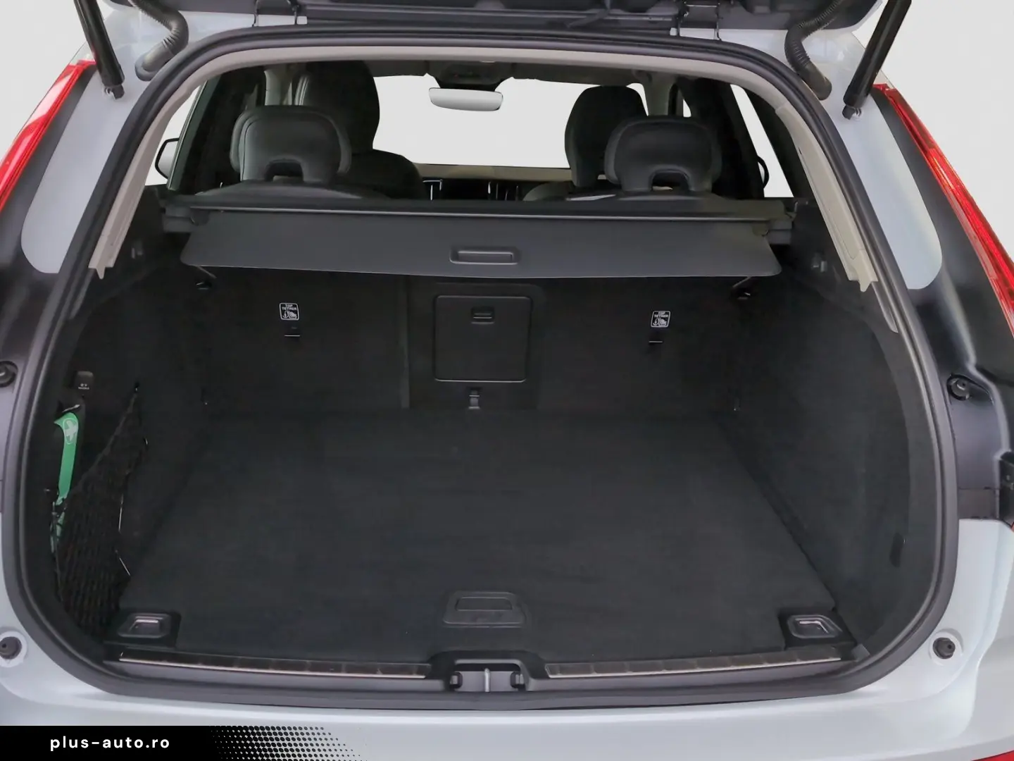 VOLVO XC60 B5 AWD R-Kam Panor Harman Voll-LED Lenkradh