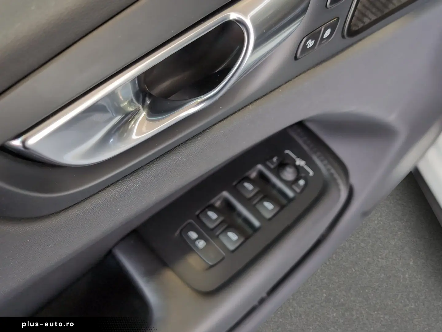 VOLVO XC60 B5 AWD R-Kam Panor Harman Voll-LED Lenkradh