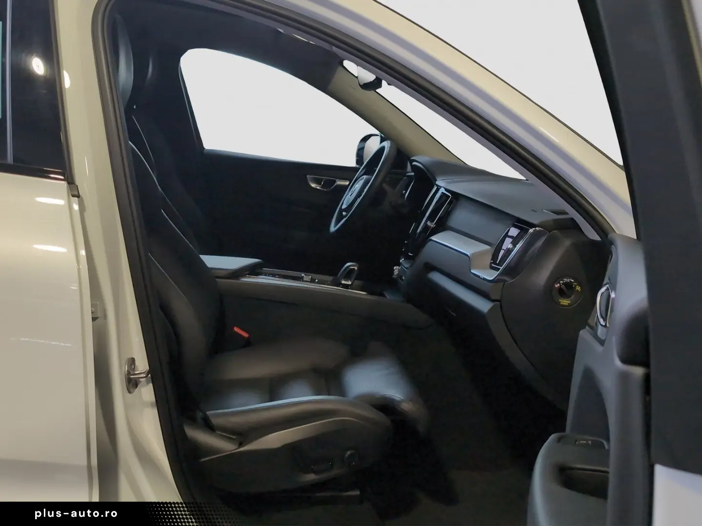 VOLVO XC60 B5 AWD R-Kam Panor Harman Voll-LED Lenkradh