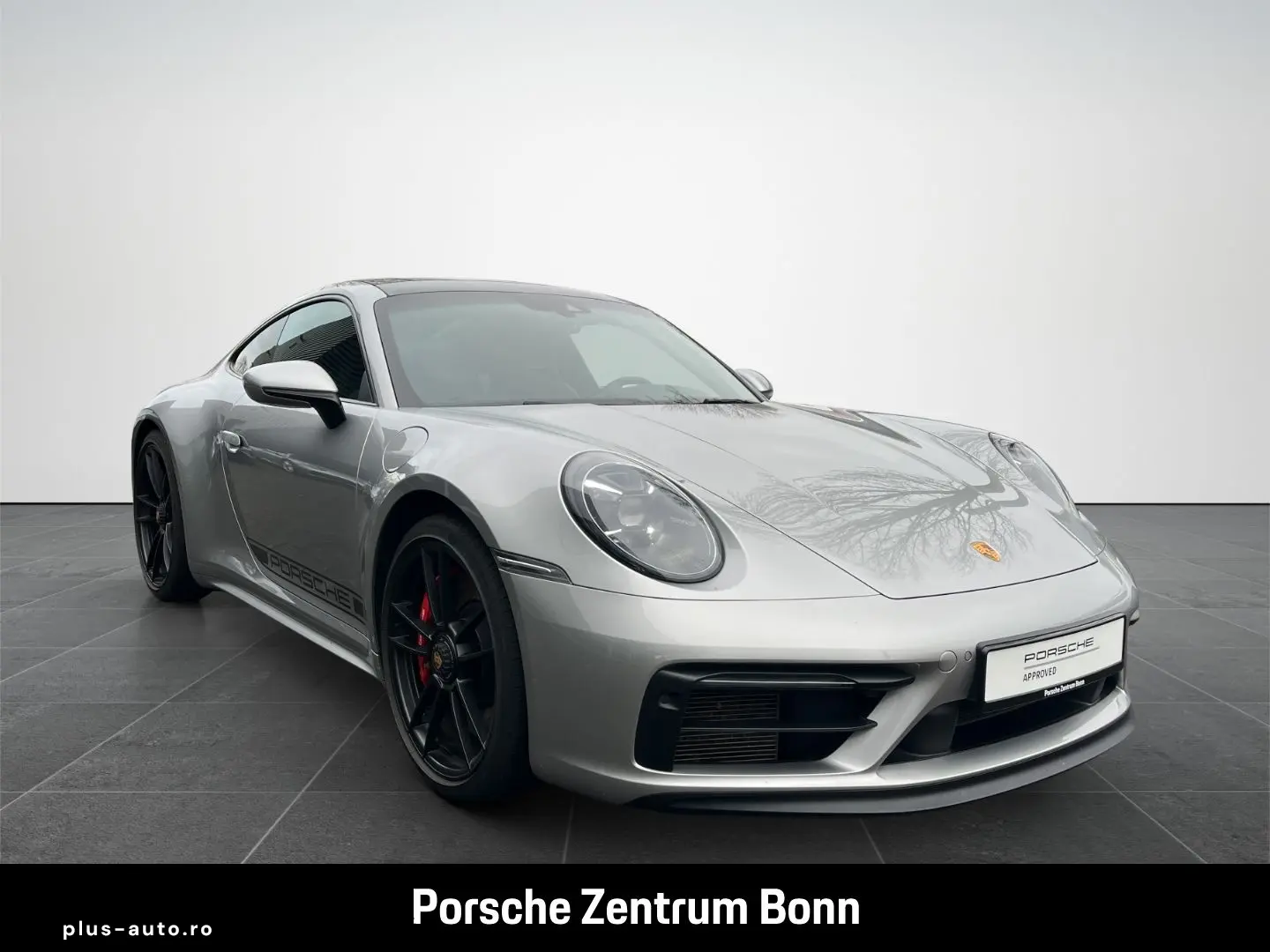 PORSCHE 992 911 Carrera 4 GTS