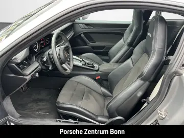 PORSCHE 992 911 Carrera 4 GTS