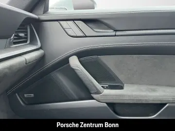 PORSCHE 992 911 Carrera 4 GTS