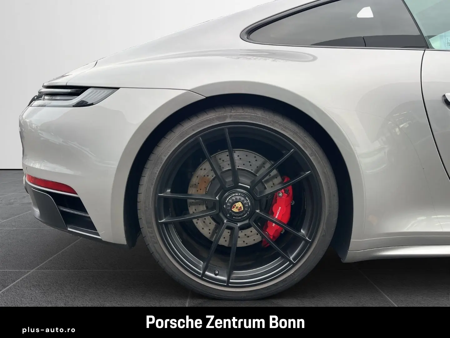 PORSCHE 992 911 Carrera 4 GTS