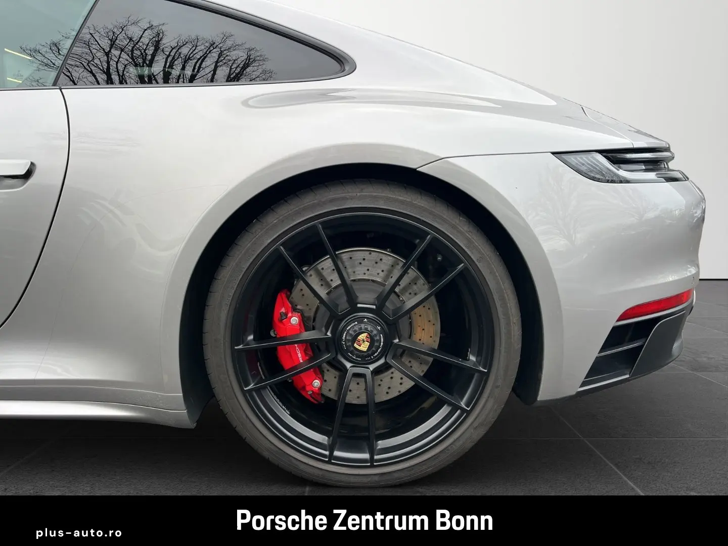 PORSCHE 992 911 Carrera 4 GTS