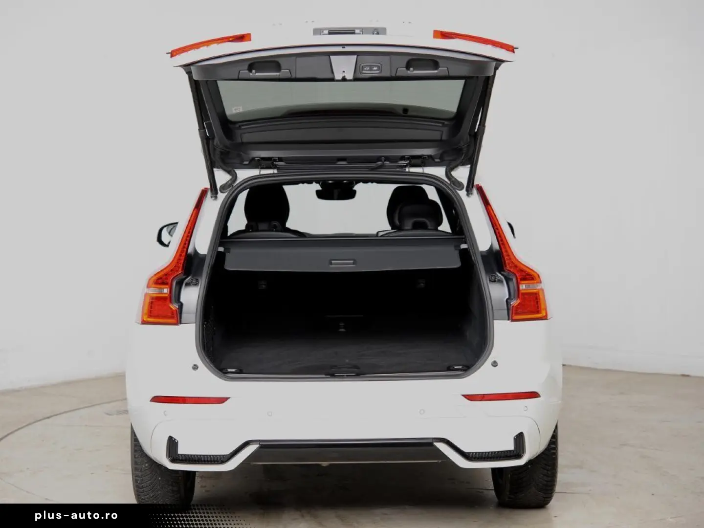 VOLVO XC60 B4 D Plus Dark  Business- & Lichtpak. 360