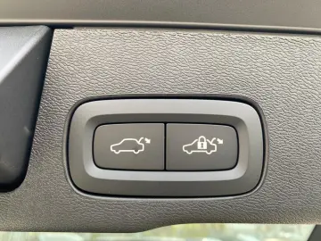 VOLVO XC60 B4 AWD Plus Bright 20  4xSHZ ACC LED STHZ