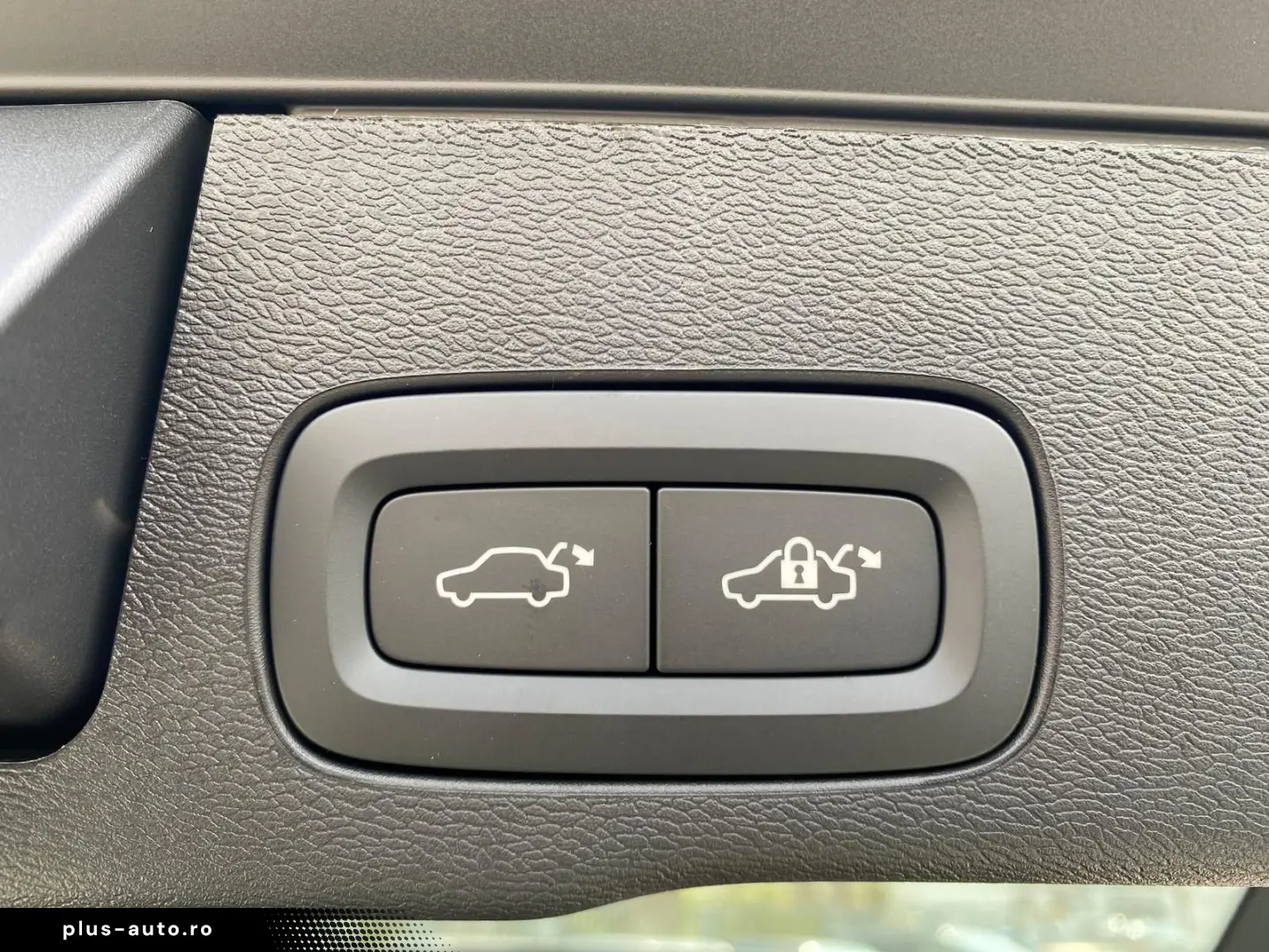 VOLVO XC60 B4 AWD Plus Bright 20  4xSHZ ACC LED STHZ