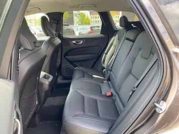 VOLVO XC60 B4 AWD Plus Bright 20  4xSHZ ACC LED STHZ