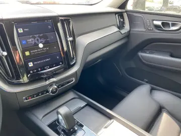 VOLVO XC60 B4 AWD Plus Bright 20  4xSHZ ACC LED STHZ