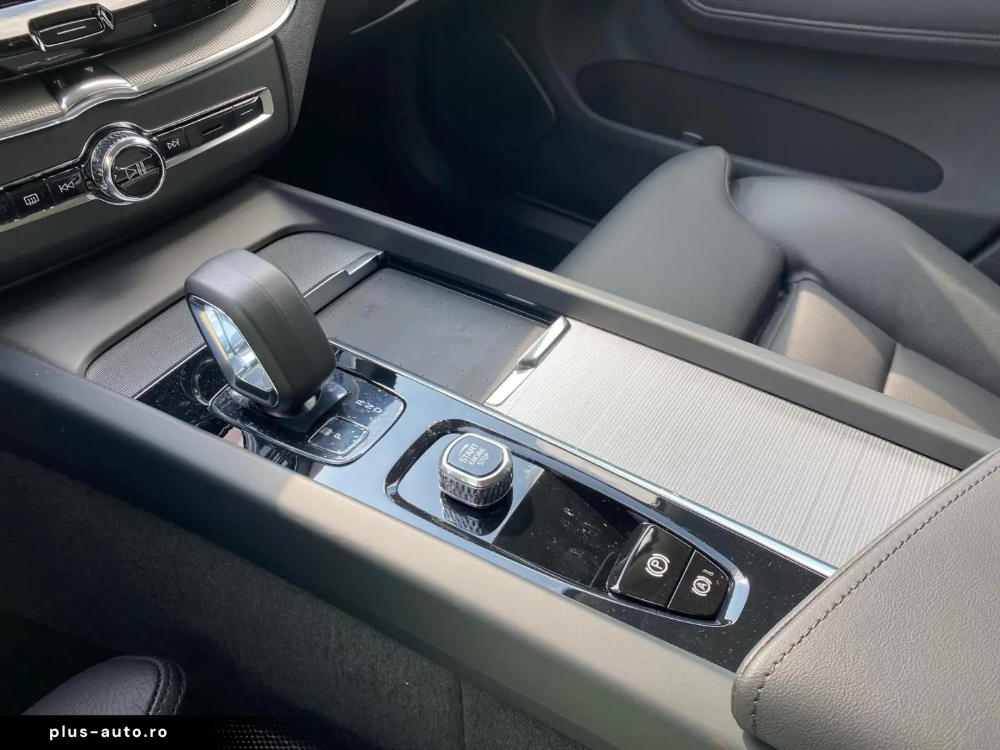 VOLVO XC60 B4 AWD Plus Bright 20  4xSHZ ACC LED STHZ