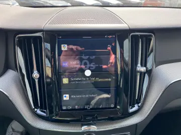 VOLVO XC60 B4 AWD Plus Bright 20  4xSHZ ACC LED STHZ