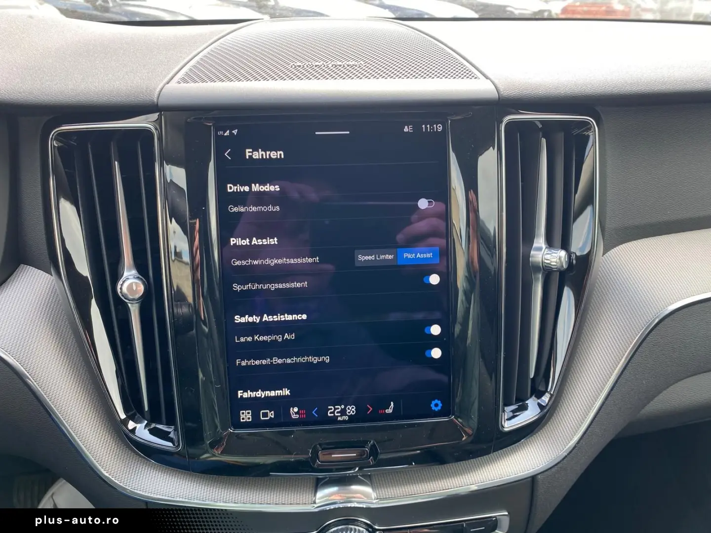 VOLVO XC60 B4 AWD Plus Bright 20  4xSHZ ACC LED STHZ