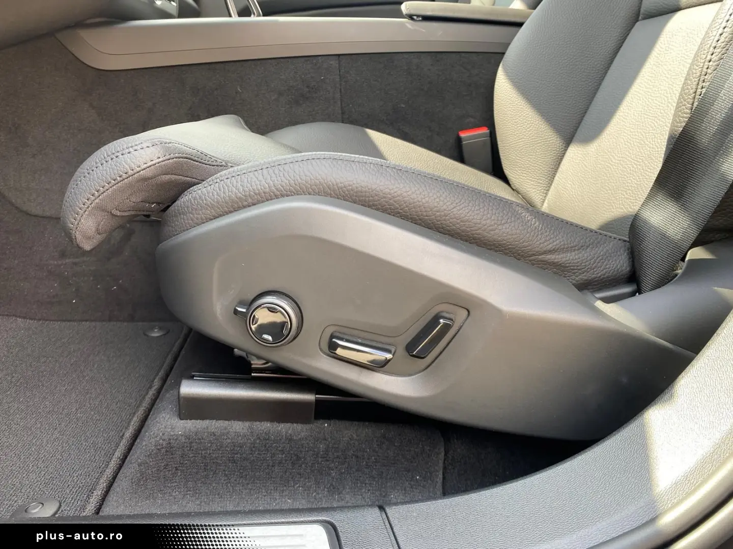 VOLVO XC60 B4 AWD Plus Bright 20  4xSHZ ACC LED STHZ