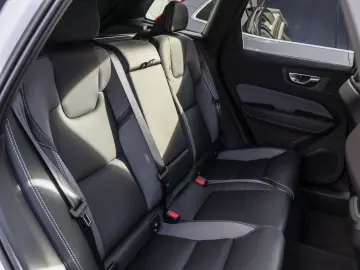 VOLVO XC60 B4 (B) Plus Dark #AHK Sitzh. PDC RFK Automa