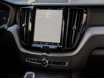 VOLVO XC60 B4 (B) Plus Dark #AHK Sitzh. PDC RFK Automa