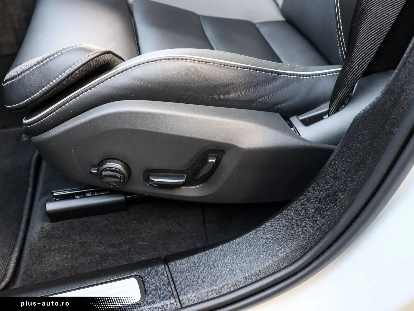 VOLVO XC60 B4 (B) Plus Dark #AHK Sitzh. PDC RFK Automa