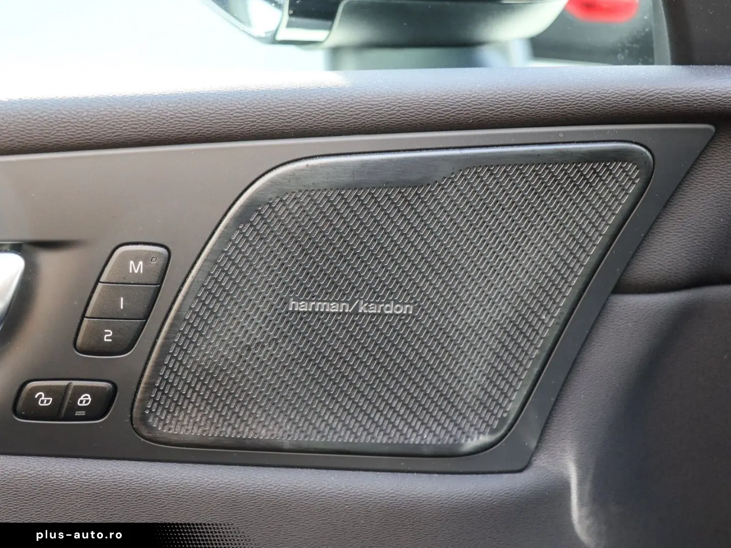 VOLVO XC60 B4 (B) Plus Dark #AHK Sitzh. PDC RFK Automa