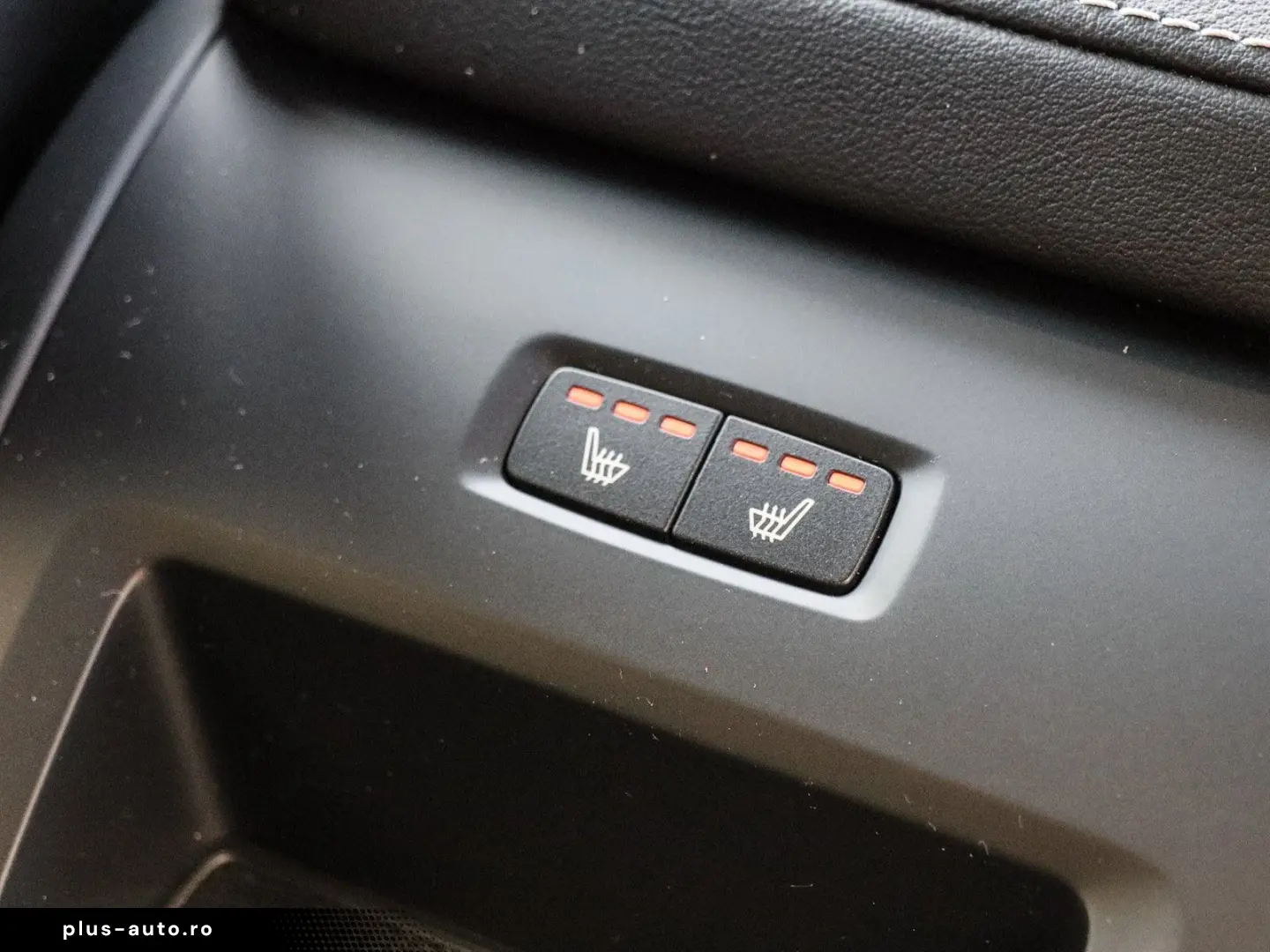 VOLVO XC60 B4 (B) Plus Dark #AHK Sitzh. PDC RFK Automa