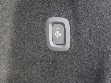 VOLVO XC60 B4 (B) Plus Dark #AHK Sitzh. PDC RFK Automa