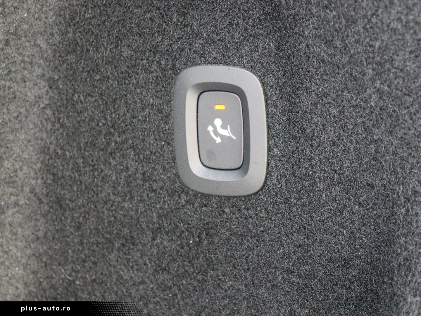 VOLVO XC60 B4 (B) Plus Dark #AHK Sitzh. PDC RFK Automa