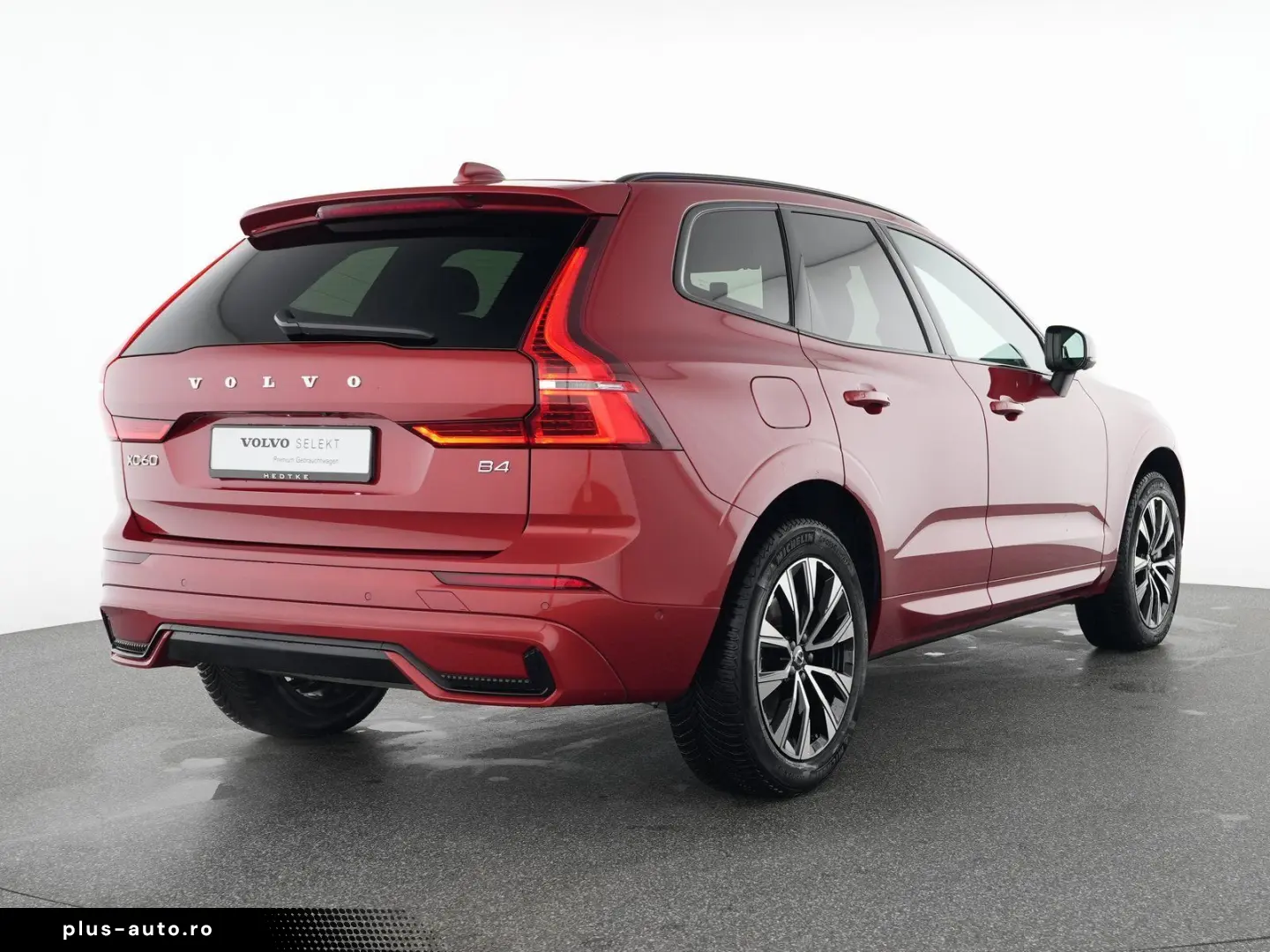 VOLVO XC60 B4 Benzin Plus Dark 19  AHK ACC H&K 360