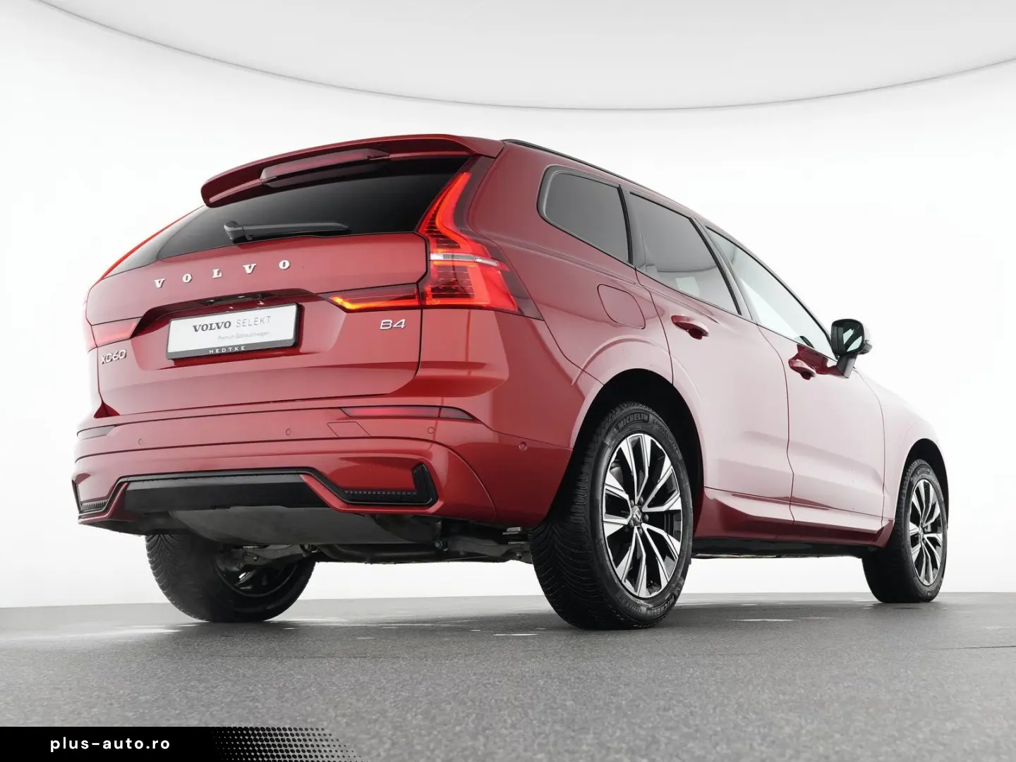 VOLVO XC60 B4 Benzin Plus Dark 19  AHK ACC H&K 360