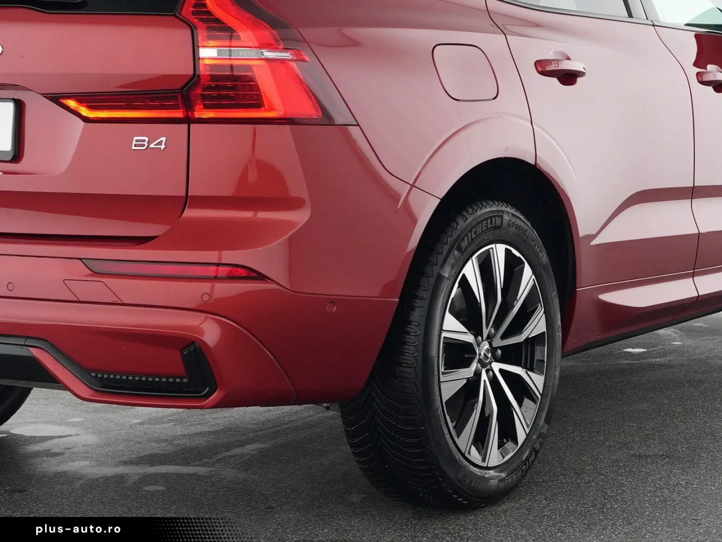 VOLVO XC60 B4 Benzin Plus Dark 19  AHK ACC H&K 360