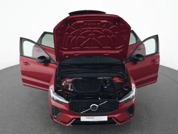 VOLVO XC60 B4 Benzin Plus Dark 19  AHK ACC H&K 360