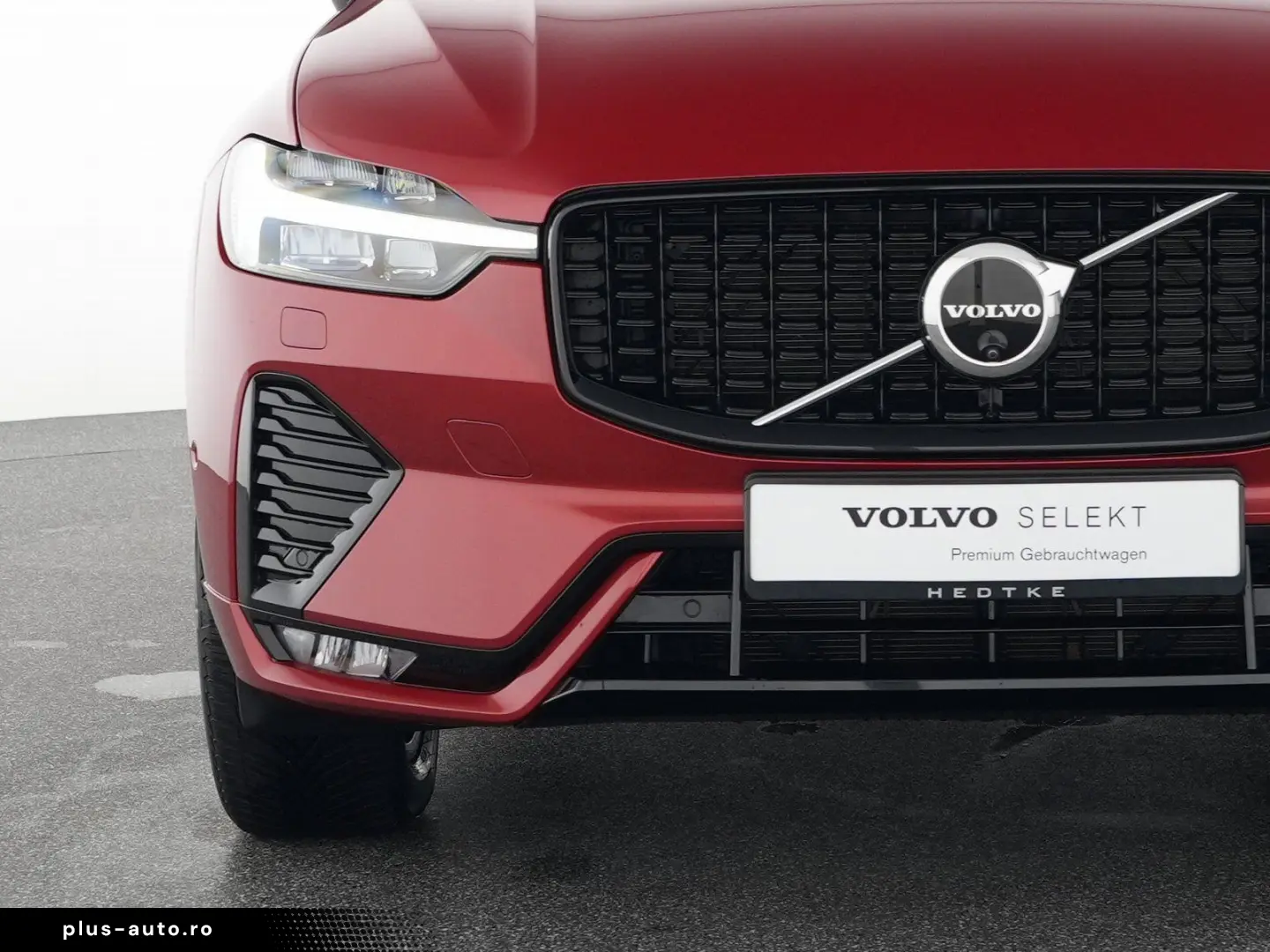 VOLVO XC60 B4 Benzin Plus Dark 19  AHK ACC H&K 360