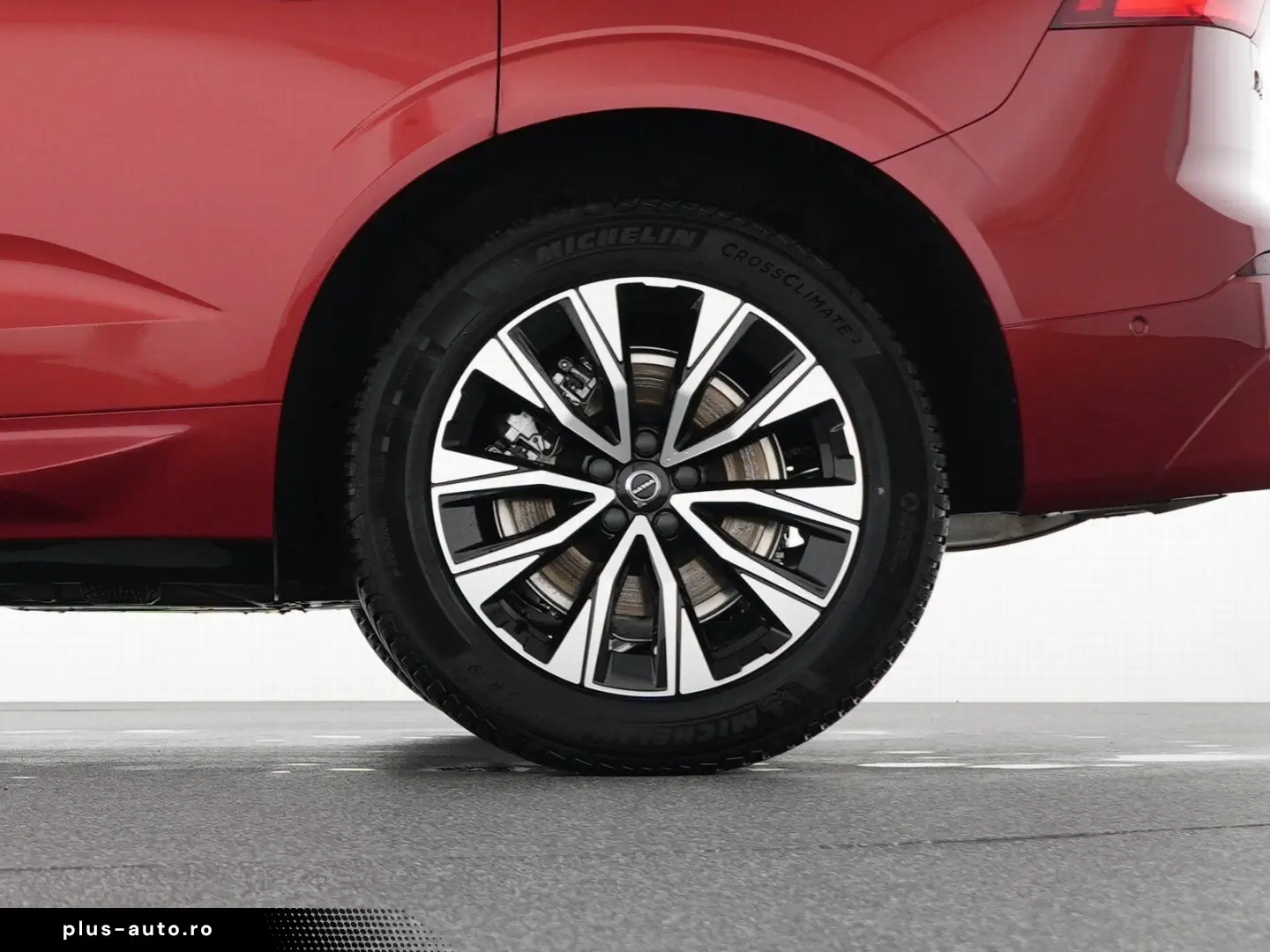 VOLVO XC60 B4 Benzin Plus Dark 19  AHK ACC H&K 360