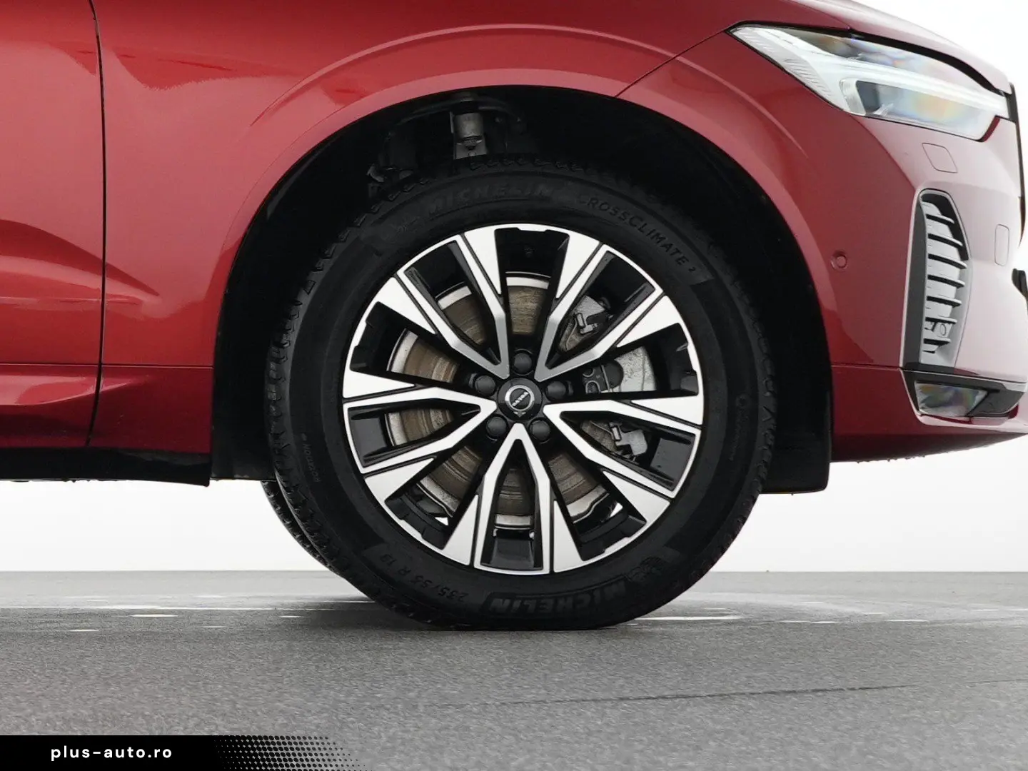 VOLVO XC60 B4 Benzin Plus Dark 19  AHK ACC H&K 360