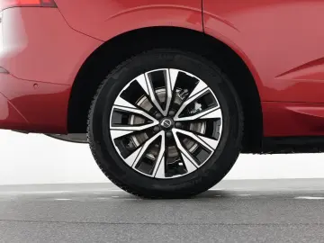 VOLVO XC60 B4 Benzin Plus Dark 19  AHK ACC H&K 360