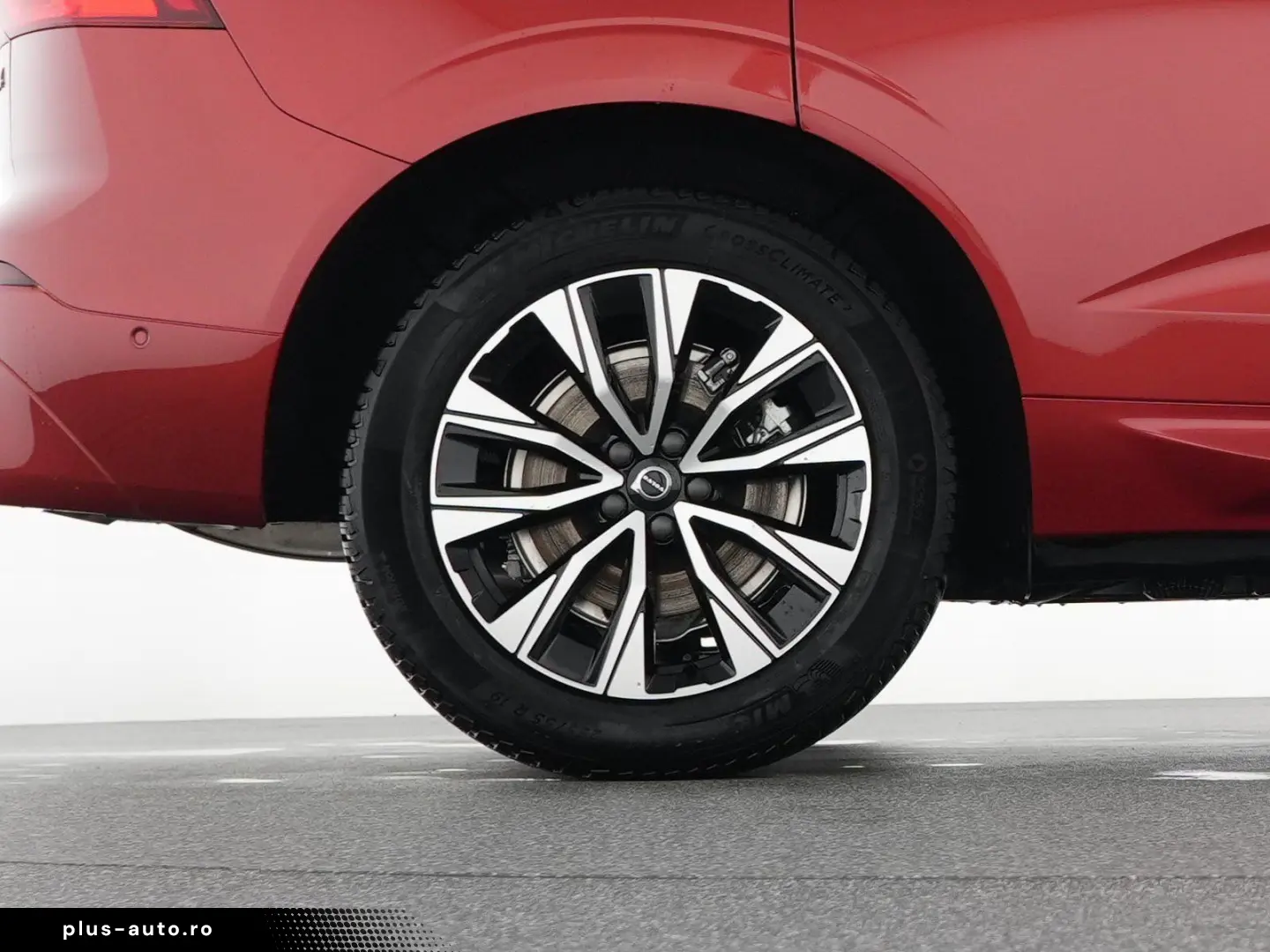 VOLVO XC60 B4 Benzin Plus Dark 19  AHK ACC H&K 360