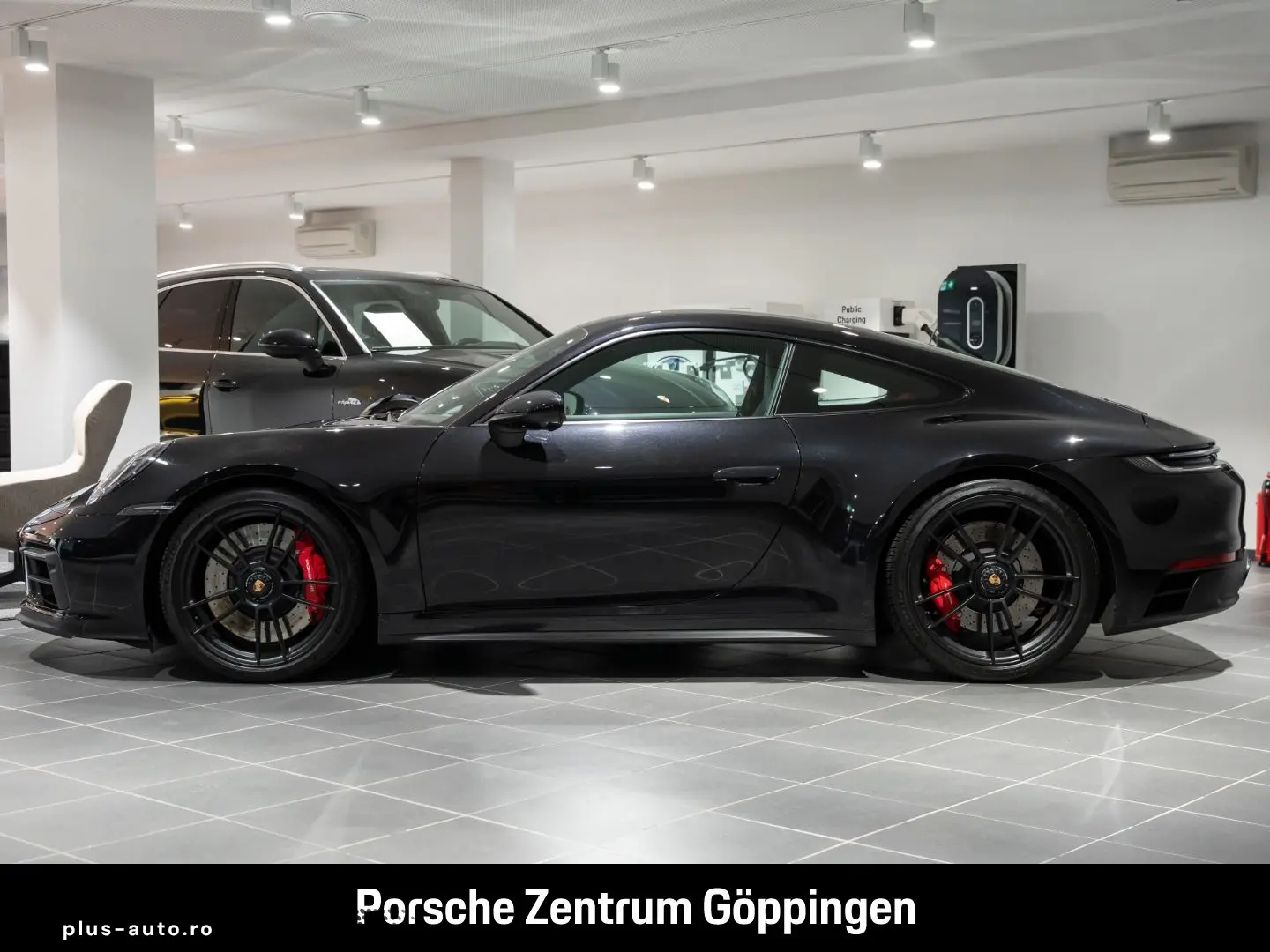 PORSCHE 992 911 Carrera 4 GTS