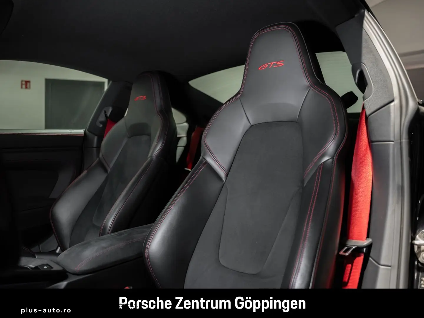 PORSCHE 992 911 Carrera 4 GTS