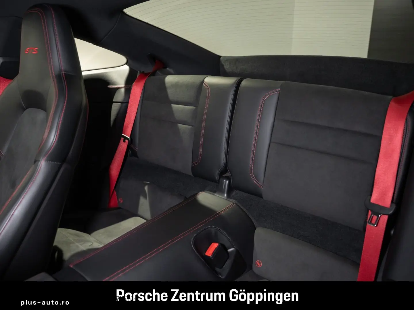 PORSCHE 992 911 Carrera 4 GTS