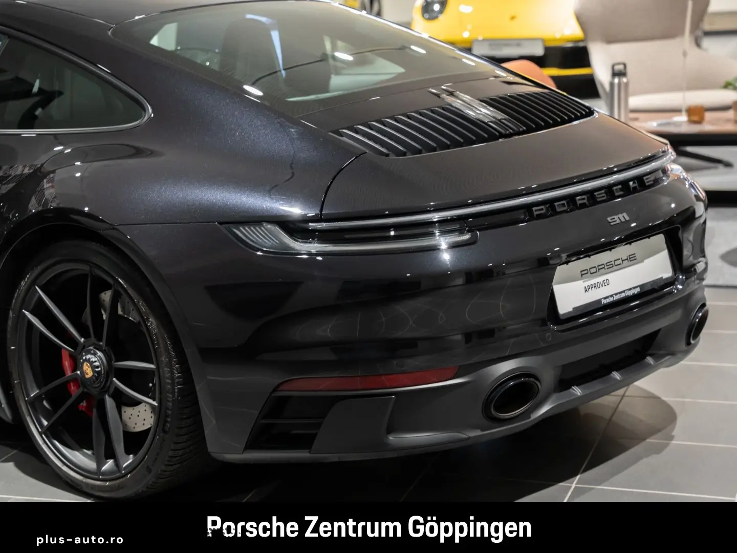 PORSCHE 992 911 Carrera 4 GTS