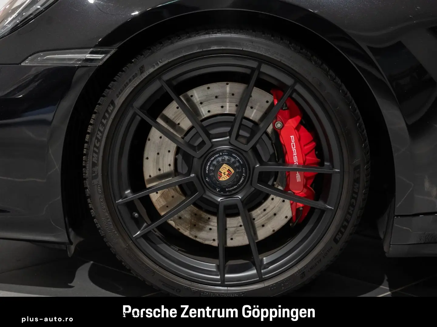 PORSCHE 992 911 Carrera 4 GTS