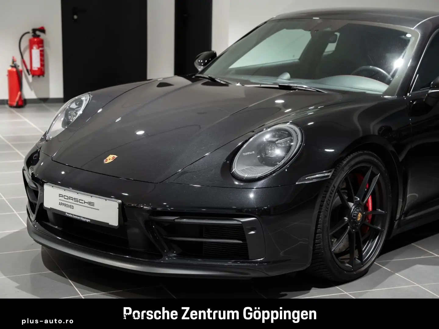 PORSCHE 992 911 Carrera 4 GTS