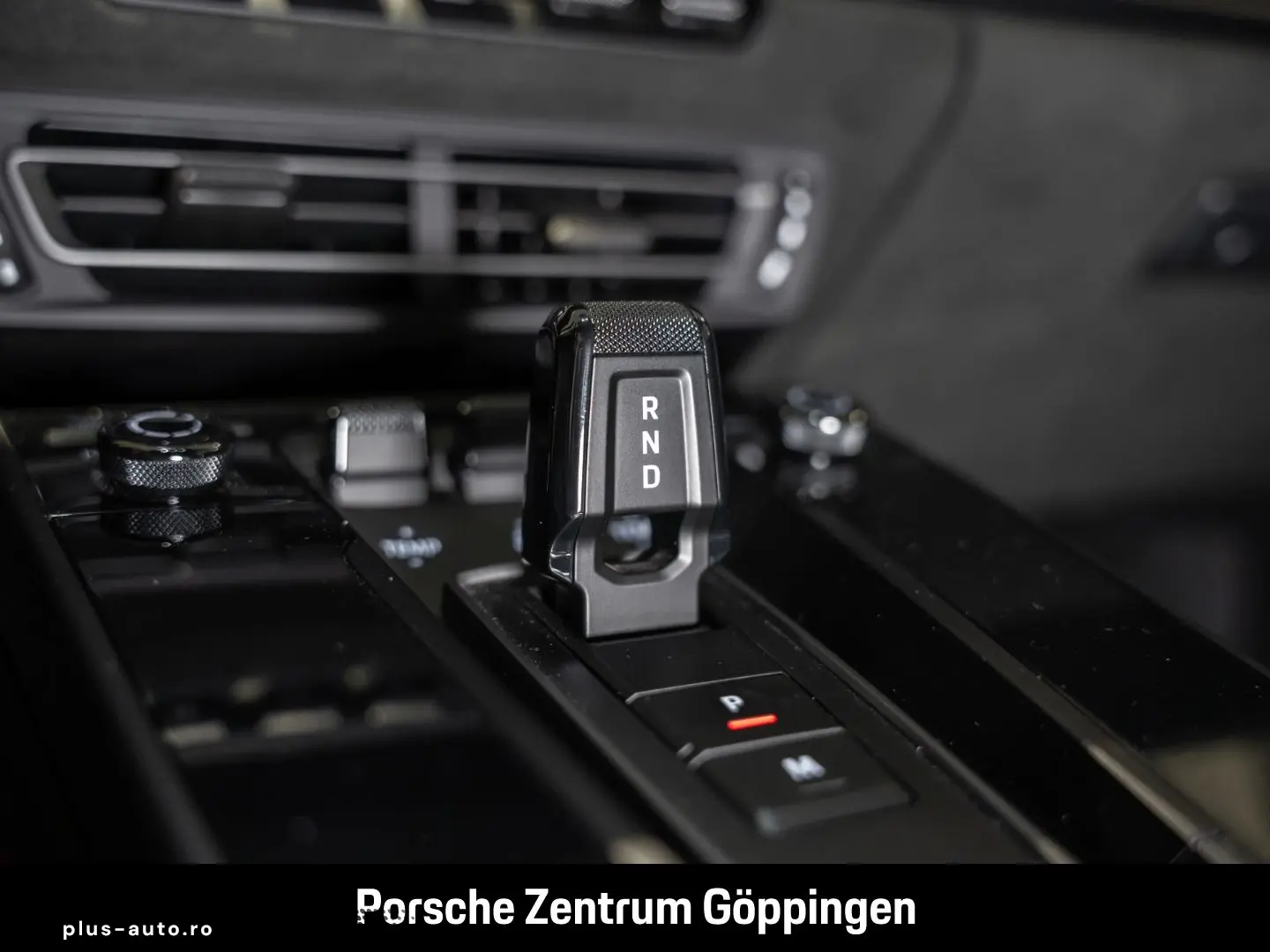 PORSCHE 992 911 Carrera 4 GTS