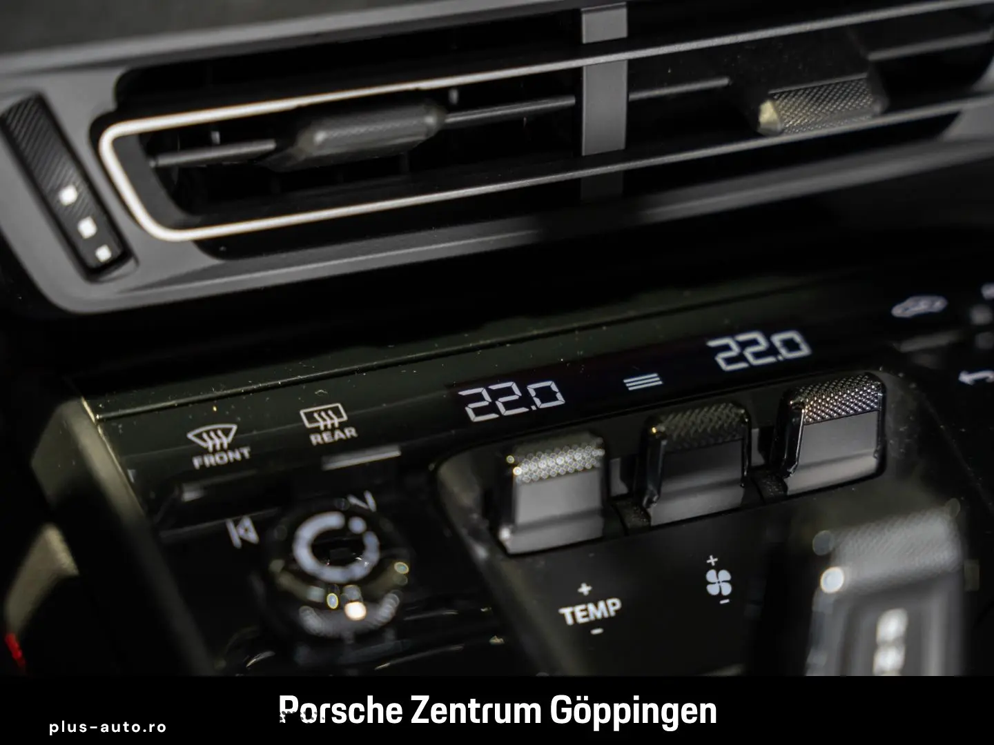 PORSCHE 992 911 Carrera 4 GTS