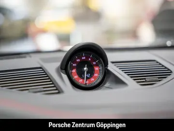 PORSCHE 992 911 Carrera 4 GTS