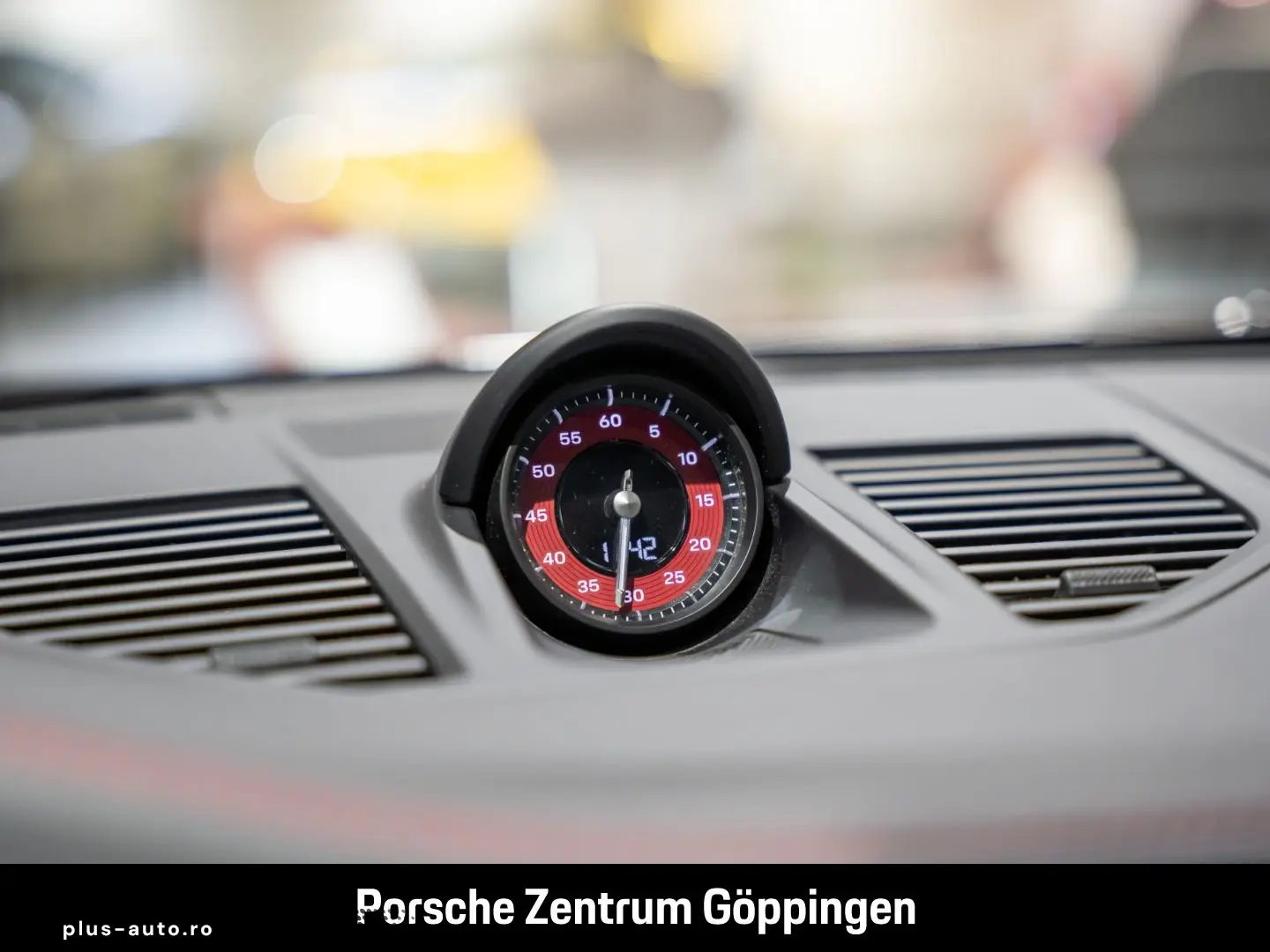 PORSCHE 992 911 Carrera 4 GTS