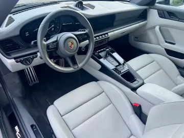 PORSCHE 992 911 Carrera4 GTS