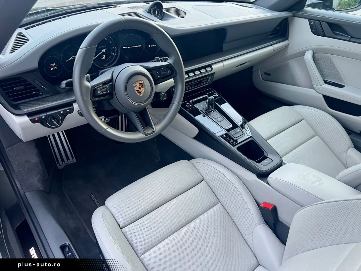 PORSCHE 992 911 Carrera4 GTS